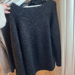 Stickad tröja  - Fin och unik, nästan oanvänd stickad tröja från hm❤️