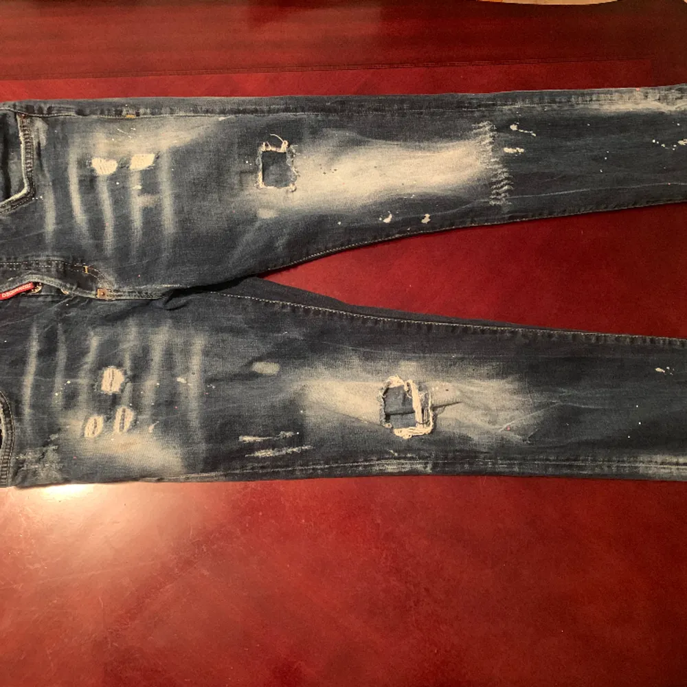 Dsquared2 jeans  i nyskick  Storlek 50  . Jeans & Byxor.