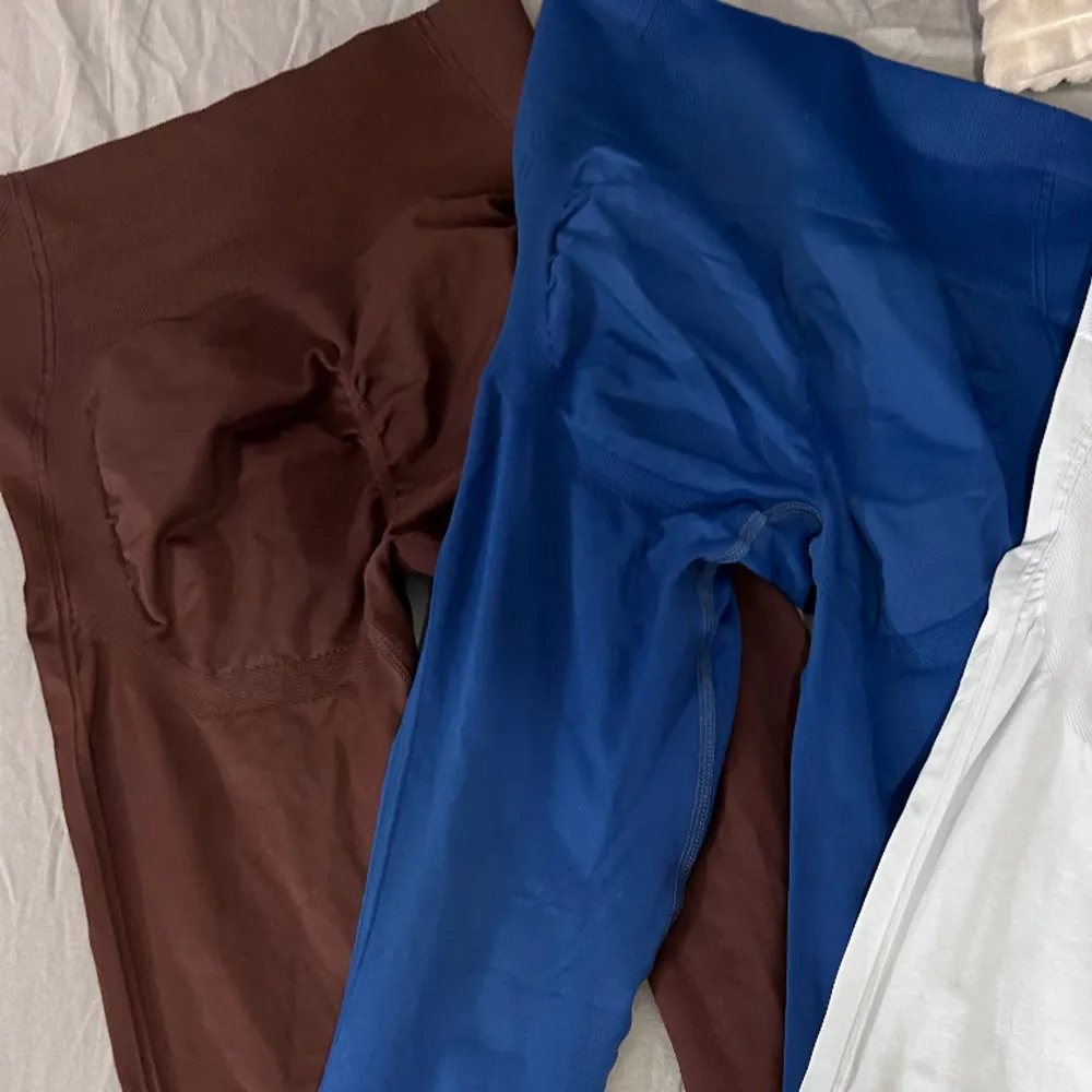 Jättefina bruna och blåa Träningstights💕💕använt 1-2 gånger💕. Jeans & Byxor.