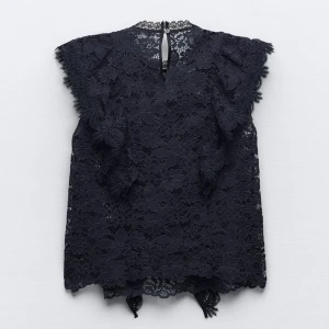 spetstopp - supersöt spetstopp som är slutsåld på hemsidan. Endast använd ett par fåtal gånger så den är i väldigt bra skick💓