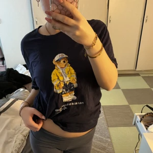 Polo t-shirt - Söt t-shirt med tryck! Super skön och snygg. 