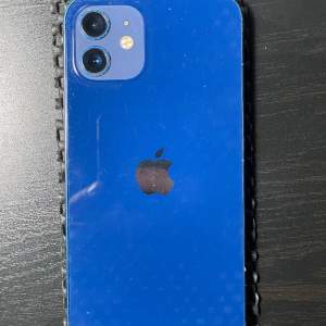 Hej, säljer min iPhone 12 då jag har en iPhone 14 nu. Inga skador på mobilen bara några väldigt små repor som knappt går att se. För mer information om mobilen skriv till mig.