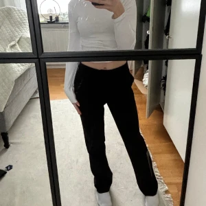 Kostymbyxor  - Superfina svarta kostymbyxor från GinaTricot i storlek 36🙃🙂 (säljer pga fel storlek)