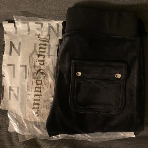 Juicy byxor - Helt nya svarta juicy couture byxor, aldrig använda 💕