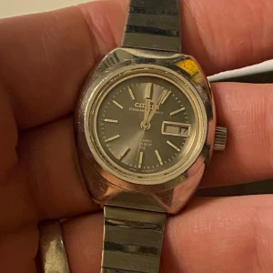 Citizen cosmostarv2 automatic super beat 21Jewels  - Fint skick funkar bra och håller tiden perfekt  Finns repor men inget som syns Fin vintage Damklocka