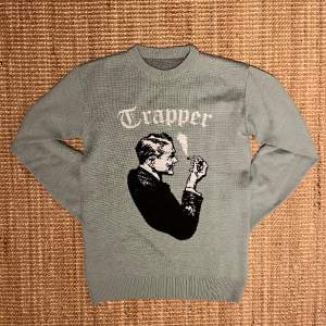 Made By Trappers Knitted Sweater i fint skick, säljer då jag vill köpa något annat, storlek S vilket motsvarar S-M, Kom DM för fler frågor 