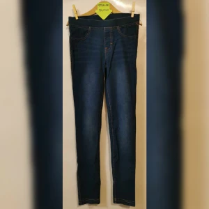 Jeans liknande tights barn - Jeans liknande tights till barn i fint skick. 