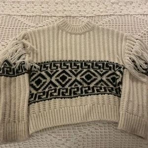 En jättefin tjock tröjafrån h&m till vintern! Använd ungefär 2-3 gånger i storlek XS - Vinter tjock tröja!❤️