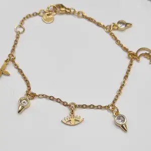 Super cute handgjort armband 🖤●Material-100% rostfritt stål och 18K plated guld ,zirconia kristall. Längd: 16,5cm+2,5cm