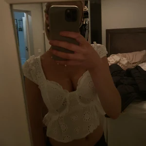 Topp - Super söt liten topp som passar perfekt till våren och sommaren!