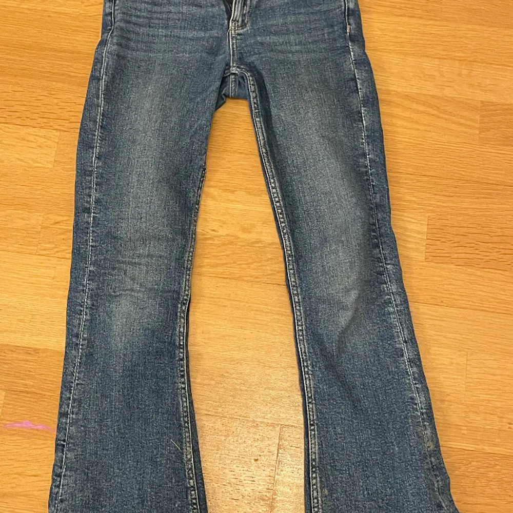 Jätte fina jeans från Gina tricot. 152-158 . Jeans & Byxor.