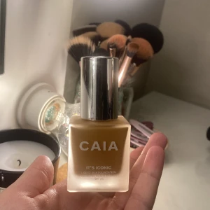 Caia foundation It’s Iconic - Säljer denna foundation då färgen inte passade på mig. Endast testad 1 gång💕nypris 325kr, pris kan diskuteras vid snabb affär