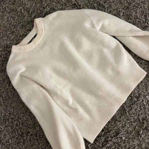 Stickad tröja - Stickad tröja från bikbok i storlek S 🤍