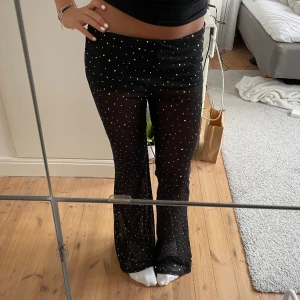 Glitter byxor  - Jättesnygga glitterbyxor köpta här på plick, helt nya💞