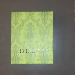 Säljer helt oanvänd Gucci plånbok. Kartong följer med. 10/10 kvalité