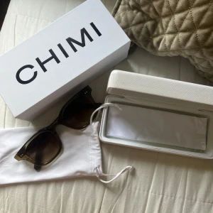 Chimi 02 - Säljer dessa chimi 02 då jag inte längre använder det. Det är i gott skick och har ingen defekt överhuvudtaget. Det är bra omhändertagna. Använd gärna köp nu❤️