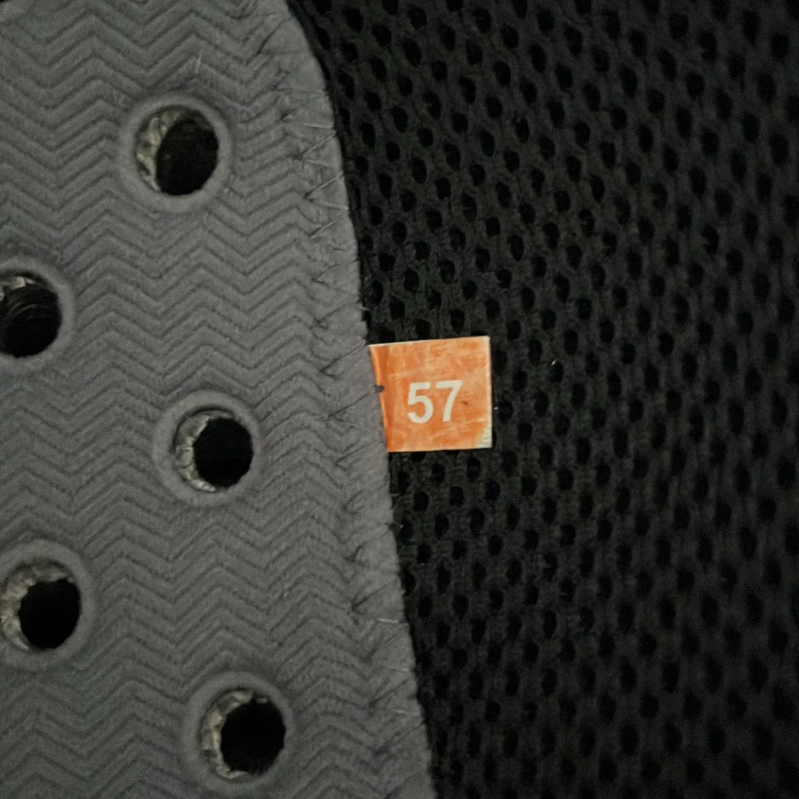 Svart ridhjälm från Fouganza - 93