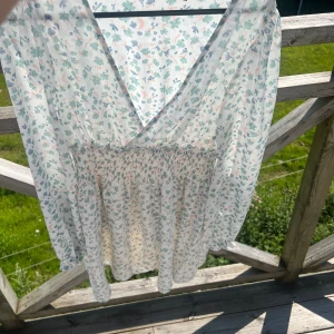 Fin sommar klänning  - Fin klänning från lager 157, aldrig använd då den är förstor för mig . 