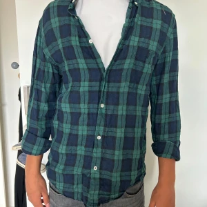 NN07 skjorta  - Skjorta i bra skick!  Storlek XL men sitter som L