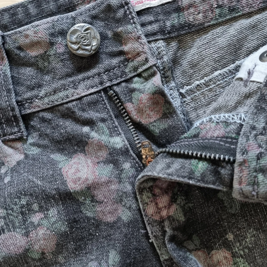Oanvända washed jeans shorts - 91