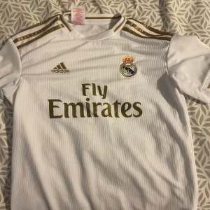 Fotbolls tröja  - Real Madrid i jättebra skick 