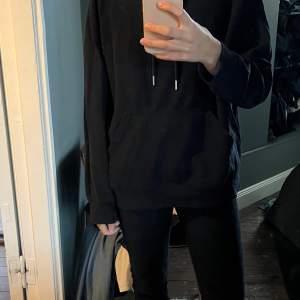 Svart hoodie ifrån Hm💕