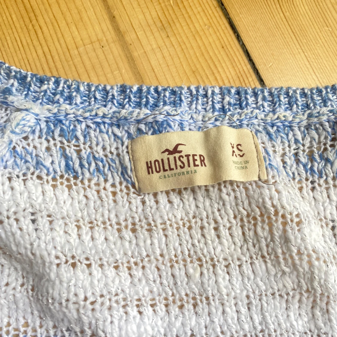Blå och vit stickad tröja från Hollister - 90