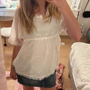 Satin blus - En jätte fin vit blus ifrån cider helt ny!
