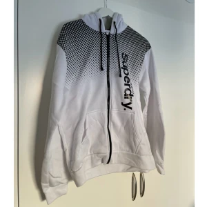 Kofta - Cool kofta i storlek XXL! Köparen står för frakten men kan även mötas upp i Uppsala, Knivsta eller Sigtuna! Tveka inte att fråga mig om något❕