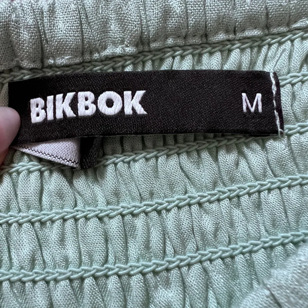 Super fin klänning från BikBok i strl M. Nästan helt oanvänd❣️❣️. Klänningar.