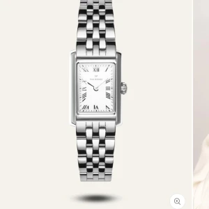 Mockberg klocka - Säljer min fina mockberg klocka i silver då jag bytt till guld, nyskick super fin. Man får även med påsen till klockan! Nypris 1599kr