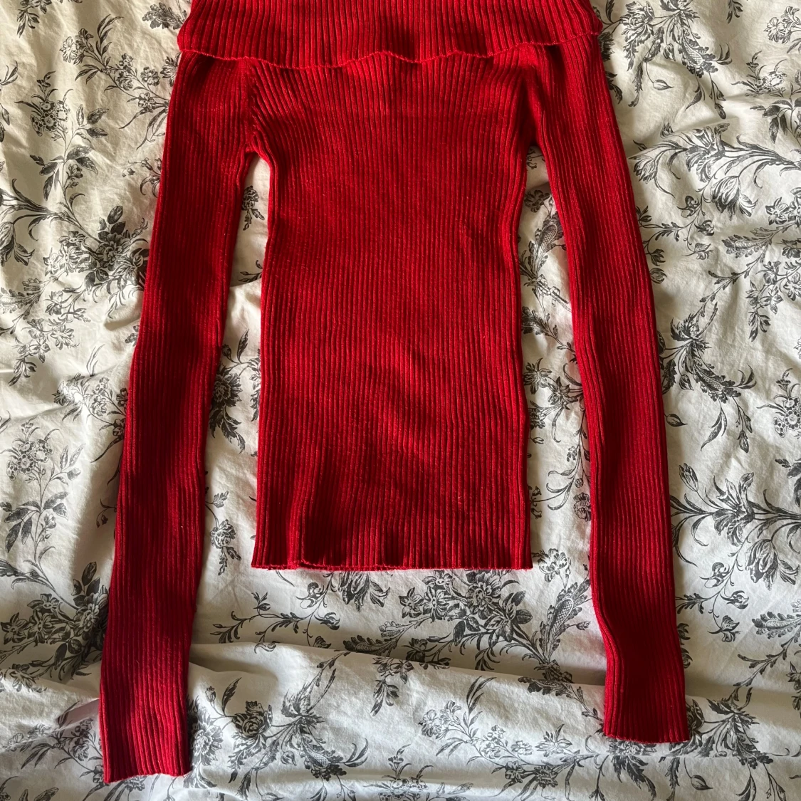 Offshoulder stickad tröja