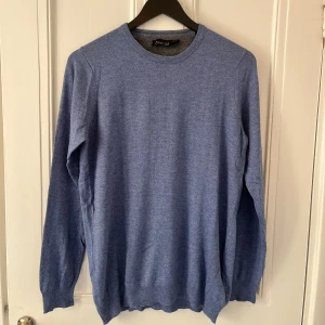 Kashmirtröja M - Mycket fin kashmirtröja från märket Livergy Premium. Färgen blå och i storlek M. Köp för endast 499kr🤘