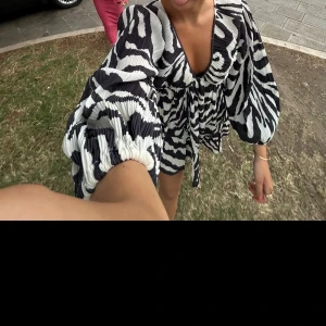 Zebra klänning  - Superfin zebra klänning från hm❤️🦓st m
