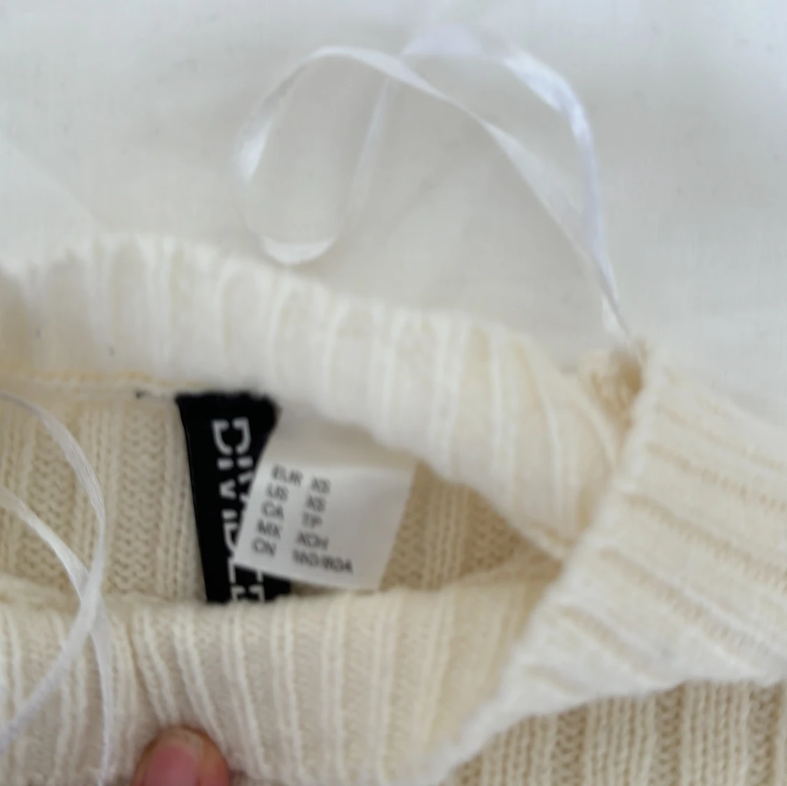 Beige stickad tröja från hm - 90