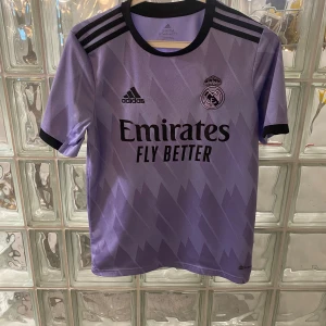 Real Madrid tröja  - Säljer för den inte passar original köpt i Spanien/ pris kan diskuteras vid snabb affär 