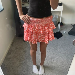 Sommarkjol - Superfin minikjol som är perfekt nu på sommaren, är helt ny och aldrig använd