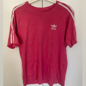 Adidas T-shirt  - Jättefin T-shirt från adidas