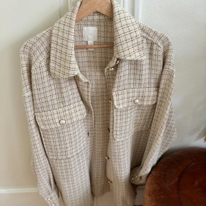 Rutig skjorta - Storlek l ifrån Gina , använd 1 gång 