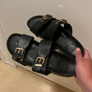 Tofflor - Ett par sköna tofflor endast använda 2ggr