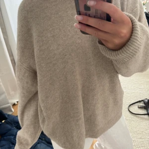 Kashmire tröja - Kashmire tröja från flippa k i ny skick, inte kommit till användning då jag tycker den för stor för mig🥰🥰