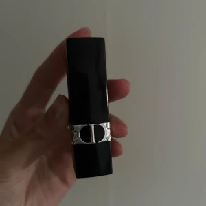 Dior läppstift  - I färgen nude look  Testad på handen endast 