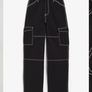Cargo byxor - Köpte dessa på plick för 2 år sen typ o de är inte min stil längre. Dom e i jätte fint skick. Dom e orginellt köpta på H&m:)