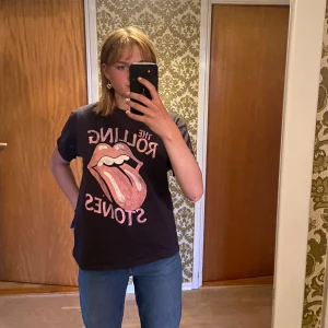 The Rolling Stones - Häftig grå band t-shirt för The Rolling Stones🤘