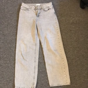 vida jeans  - ljusgråa jeans från gina tricot