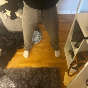 Jack & Jones Jeans - Sjukt snygga jeans, skön passform. Strlk 32/32 Bara att skriva  om det är något!