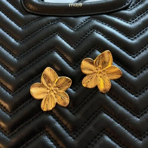 Guld örhängen - Söta örhängen i guld, aldrig använda🍸