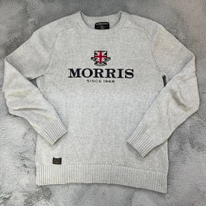 Stickad Morris Tröja - Morris Morgan O-neck i storlek S, mycket fint skick, Nypris: 1299. 