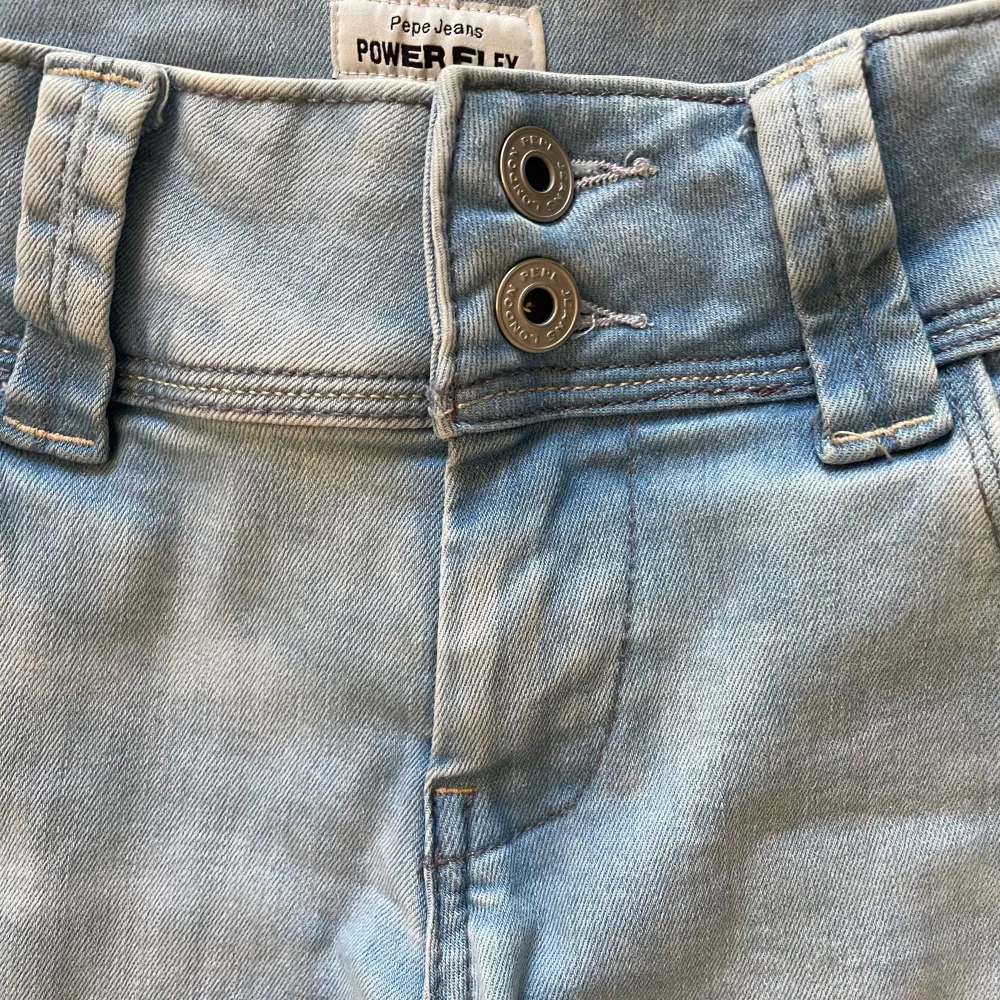 Omsydda Peppe jeans i nyskick🩷. Jeans & Byxor.