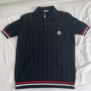 Moncler polo - En helt ny moncler polo i storlek S. Pris kan diskuteras 